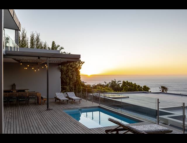 7 BEDROOM HOUSE TO LET IN CAMPS BAY